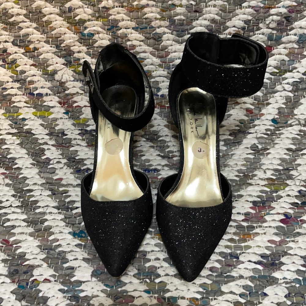 Nicole Miller NEW YORK ladies shoe. Size:10M. Color: Black. Fairly new.
